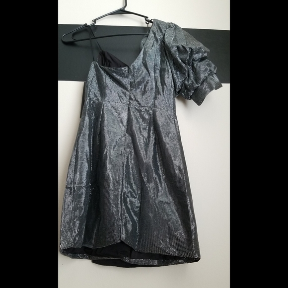 NEW LISTING! BRAND NEW WITH TAGS DO+BE Manhattan Puff Sleeves Dress - Picture 9 of 16